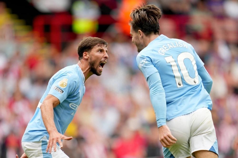  曼城铁卫头槌制胜，连续十场零封创英超新纪录  